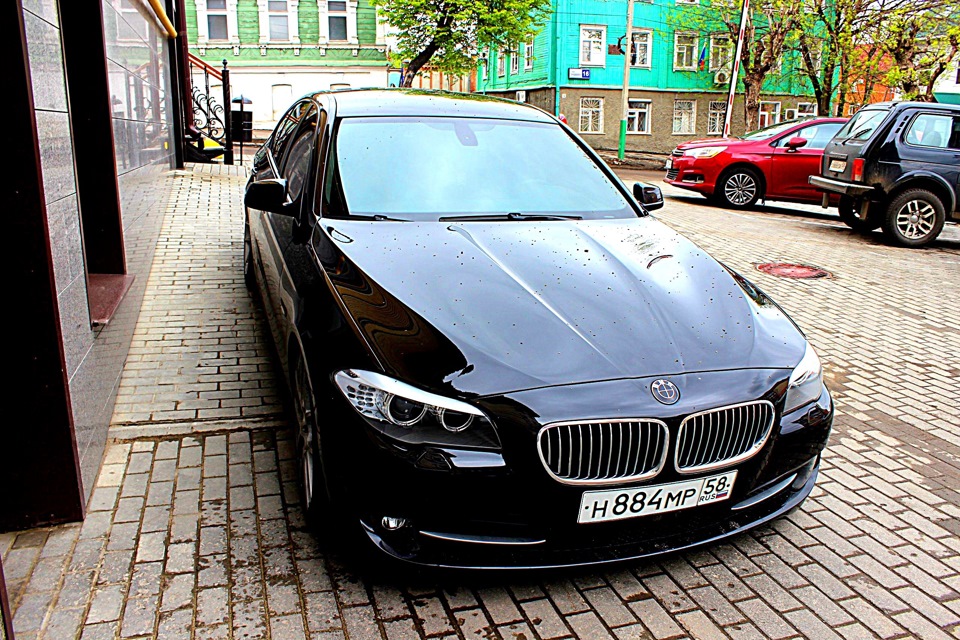 Песня хочу новый айфончик бмв. BMW f10 тонированная. БМВ ф10 в тонировке. BMW f10 тонировка фар. F10 тонировка лобового.