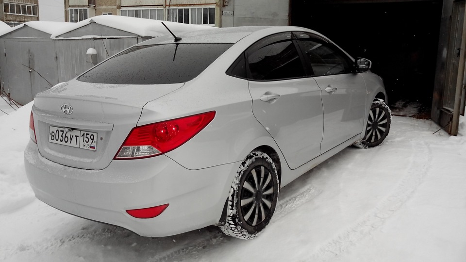Hyundai Solaris 1.4 бензиновый 2013 | серый на DRIVE2