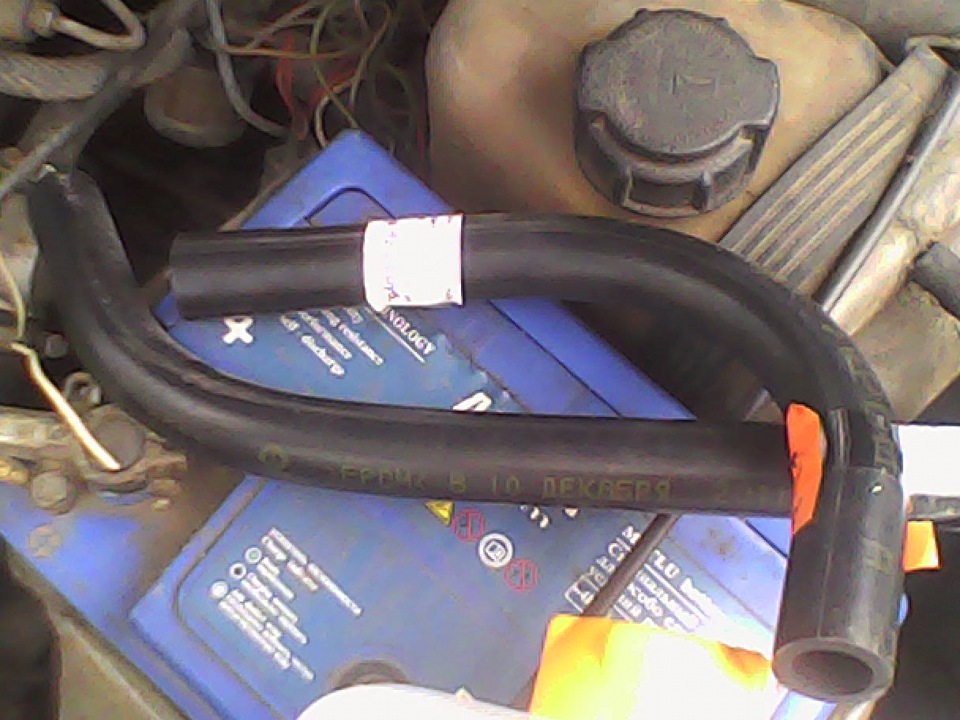 Калина 2 пароотводящий патрубок. 20589462 шланг расширительного бачка. Шланг расширительного бачка приора. Шланг расширительного бачка atego. Какой шланг на расширительный бачок.