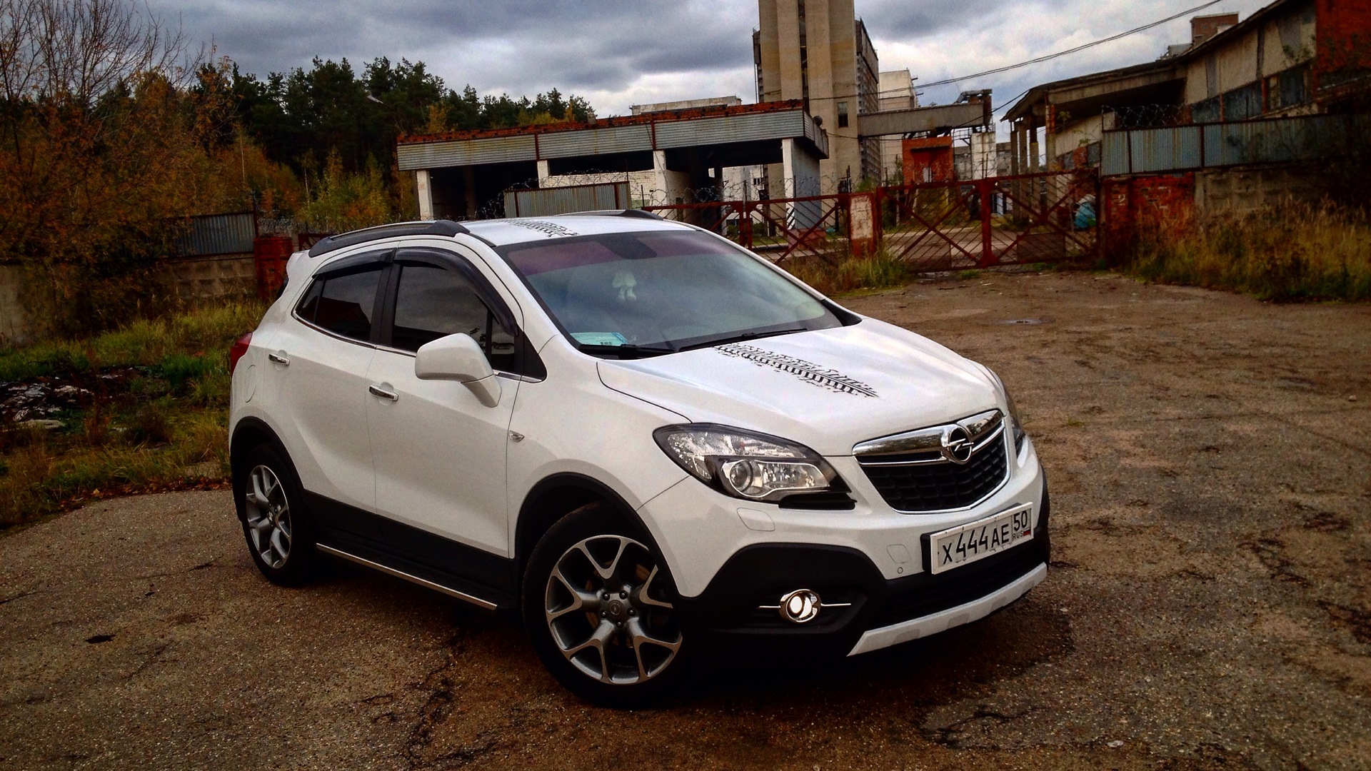 Купить БУ Opel Mokka MT ( л.с.), Белый, года, Хорошее состояние в Москве