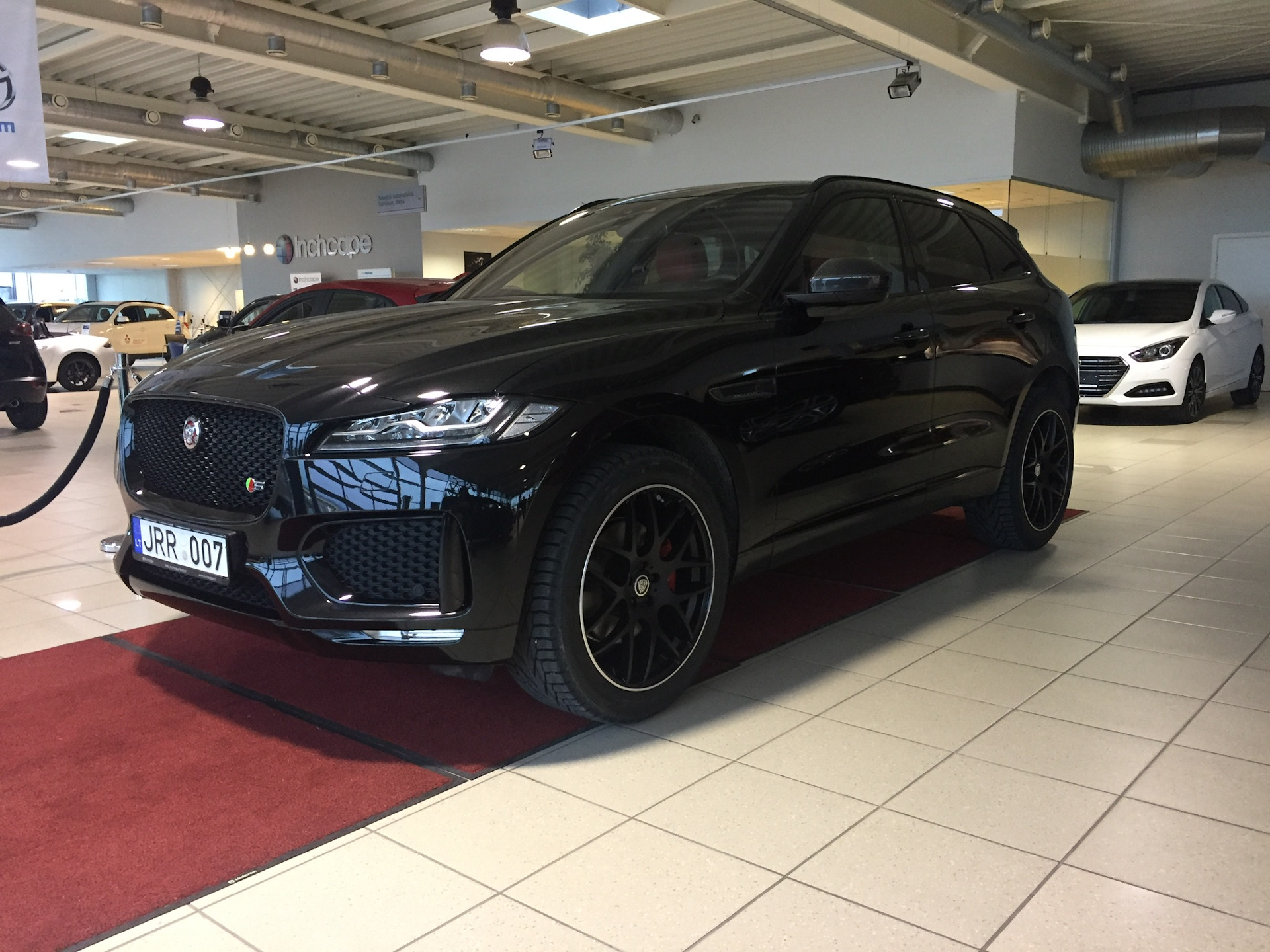 Jaguar f Pace РІ РїР»РµРЅРєРµ