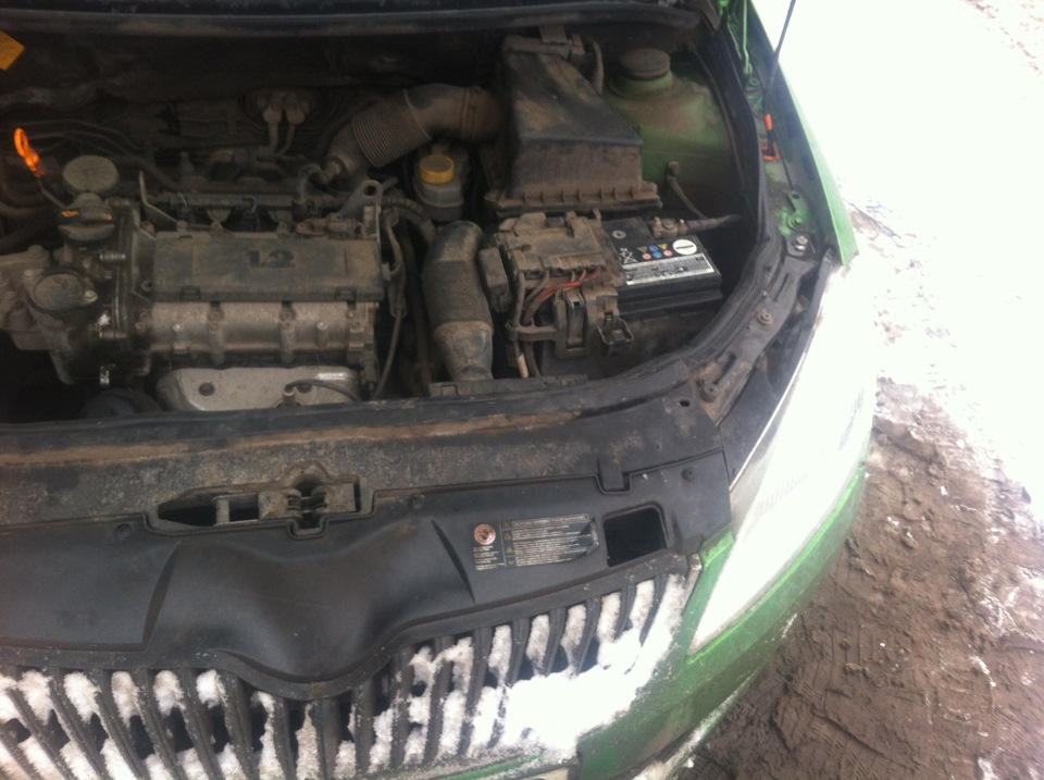Уплотнитель капота — Skoda Fabia Mk2, 1,2 л, 2011 года | тюнинг | DRIVE2