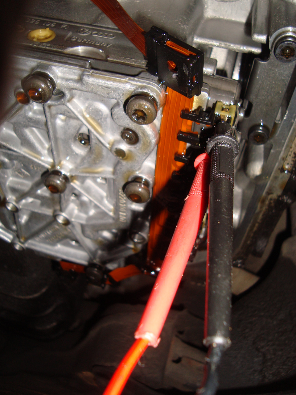 Вставил их в шлейф косы и вытянул, слегка расшатывая косу с соленойдов — Volkswagen Bora (1G)