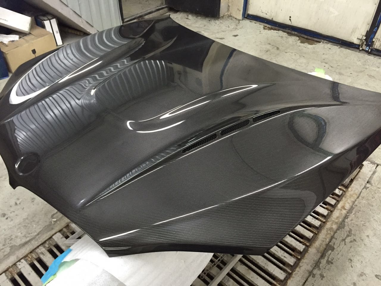 Х5 f15 морда. Капот карбоновый на солярисе 2012. Bmw x5 капот. Капот на g30. Капот bmw x6.