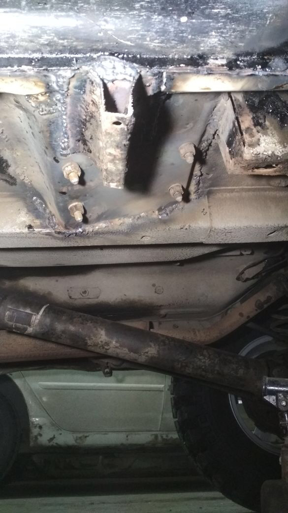 Домик реактивной тяги нива 2121. Площадка крепления реактивной тяги нива ремонт. Сломалась короткая реактивная тяга шевроле нива. Крепление реактивных тяг нива 2121. Крепление реактивных тяг нива 21213.