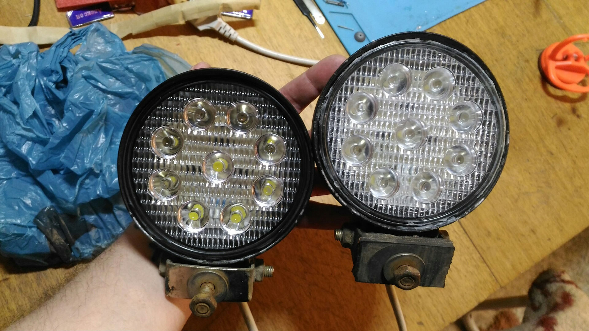 Китайские светодиодные. Фара диодная (25led-75w-w). Китайская светодиодный фонарь zl201630 фара. Фары на фуру. Фары для грузовика коробка.