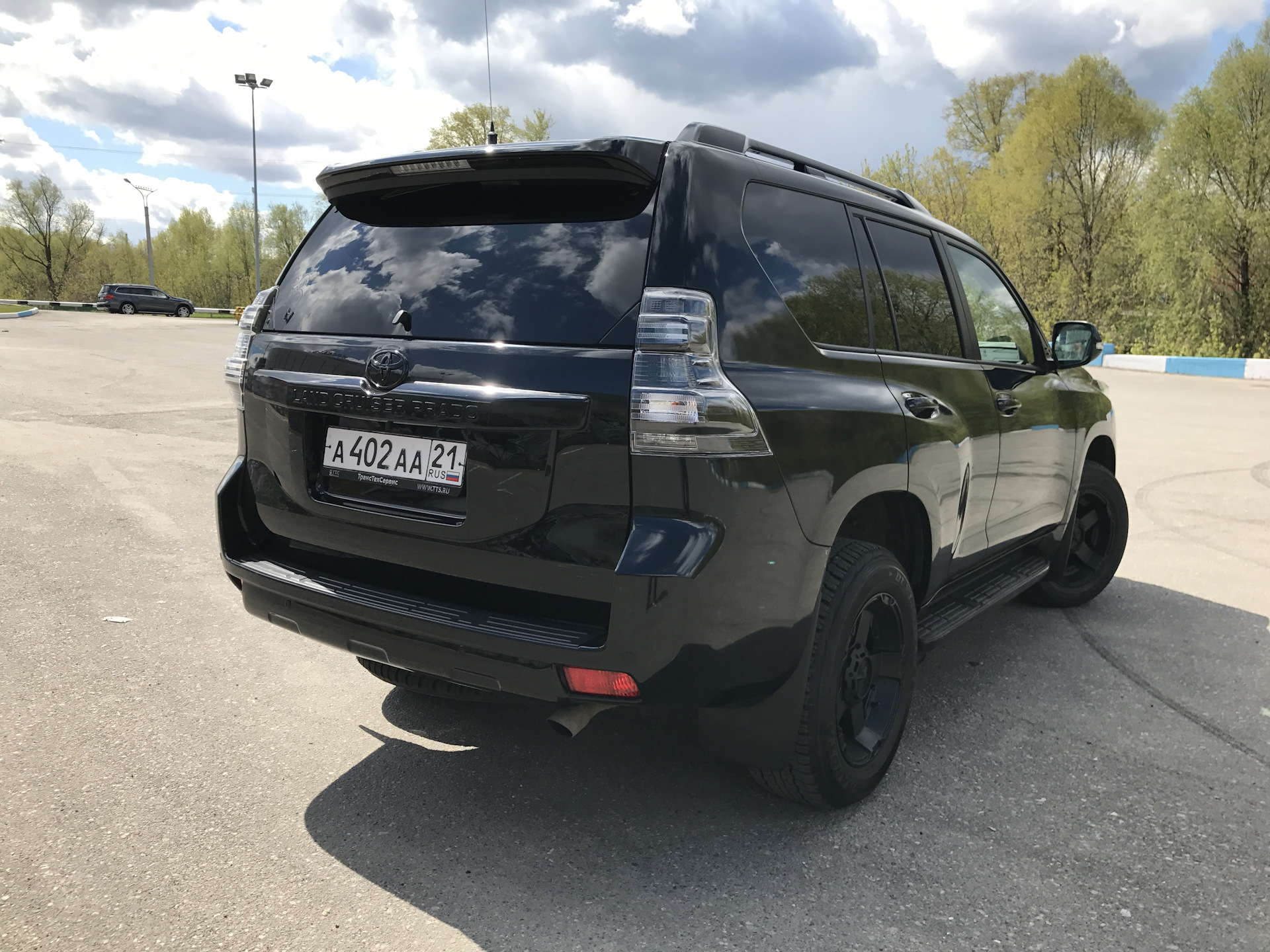 Задние prado. Тойота ленд Крузер Прадо стайл. Land Cruiser Prado 150 Style. Prado 150 черный. Черный Прадо 150 сзади.