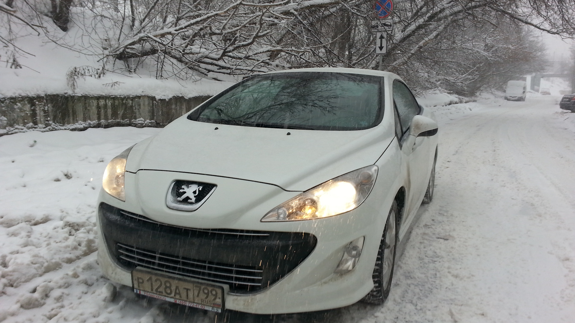 Peugeot 308 CC 1.6 бензиновый 2010 | Капризуля на DRIVE2