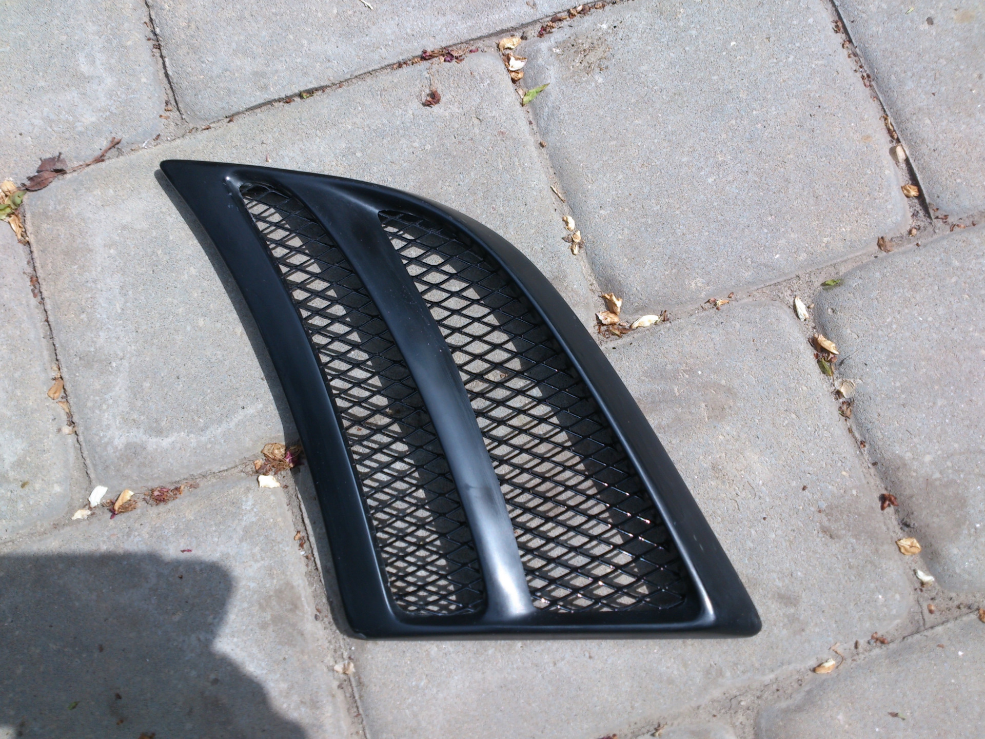 Жабры на бампер. Карбоновый бампер на машину. Сплиттер плавник air trim auto. Жабры на бампер. Милотек обвес шкода.