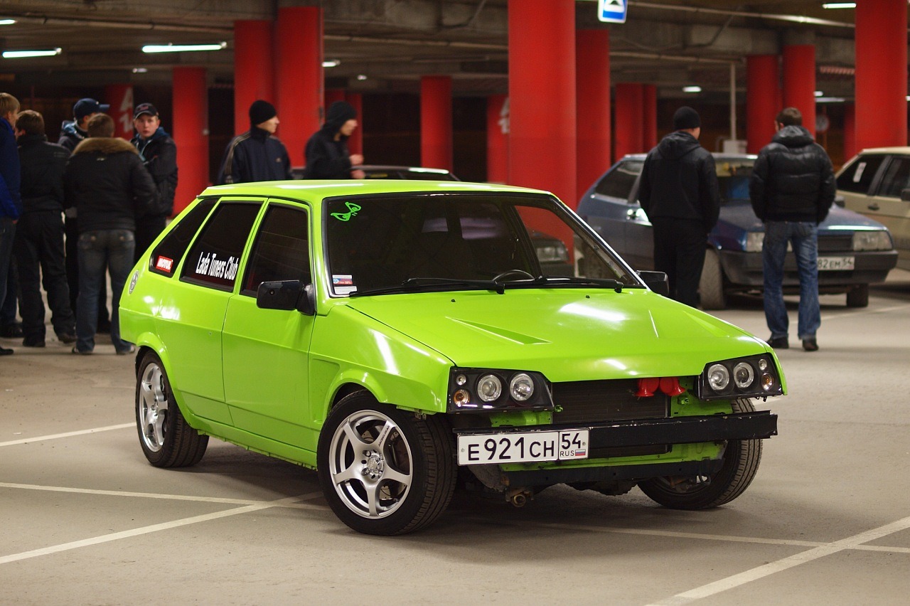 Пацанский клуб фото Небольшой фотосет нашего скромного клуба - Lada 2105, 1,6 л, 1987 года фотографи