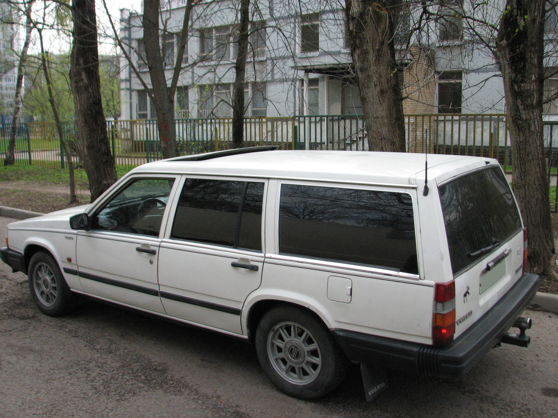 Продажа универсалов россии. Volvo 740 универсал. Вольво 740 универсал белый. Volvo 740 универсал дизель. Вольво 940 универсал белый.