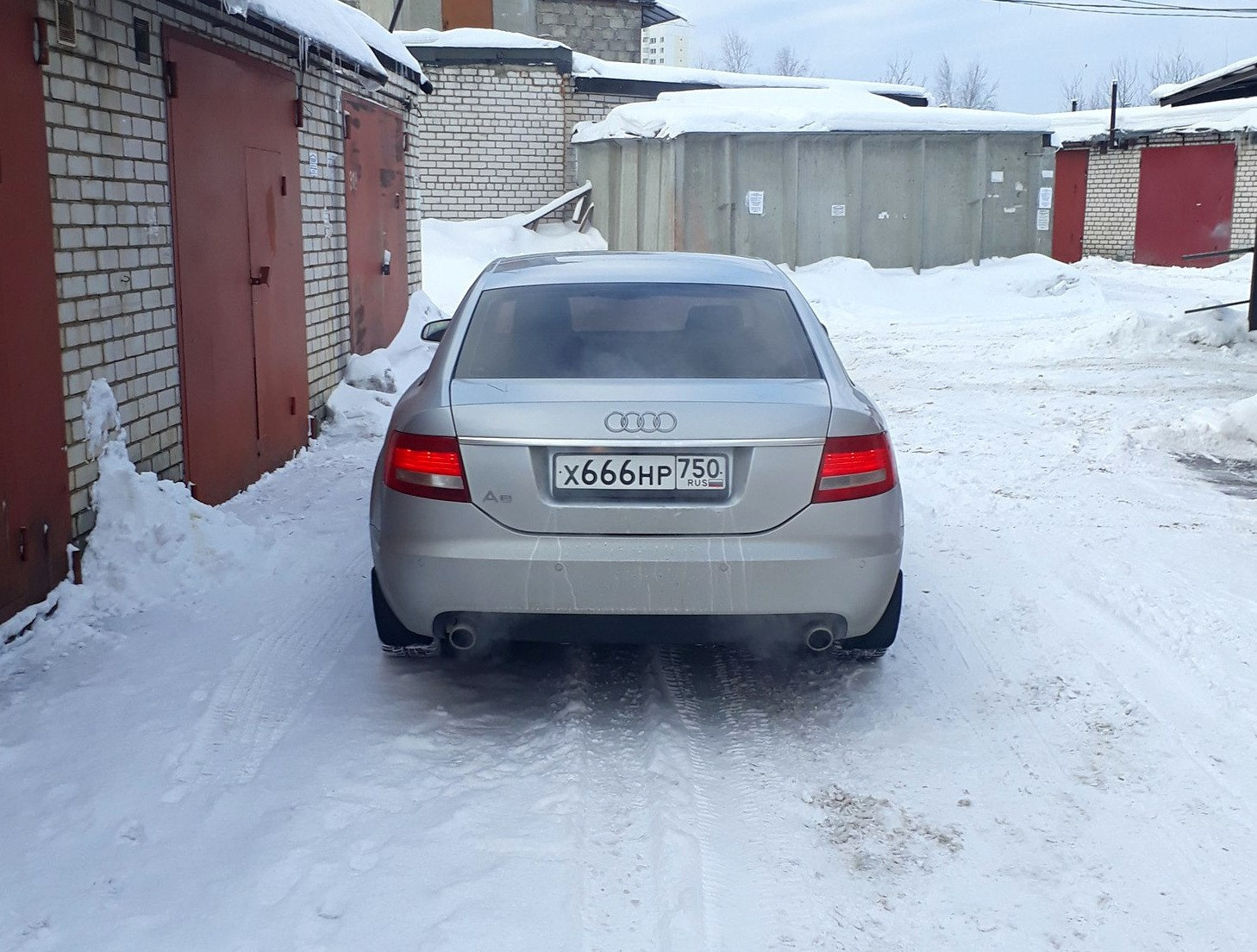 Номерные рамки без надписей. Фото. — Audi A6 (C6), 2,4 л, 2008 года ...