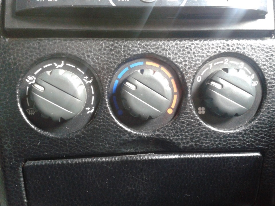 Ручки переключения направления потока воздуха, температуры, скорости ...