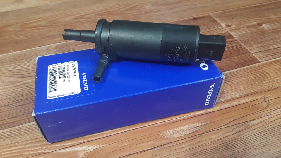 замена насоса омывателя фар — Volvo S60 (1G), 2,4 л, 2006 года | своими ...