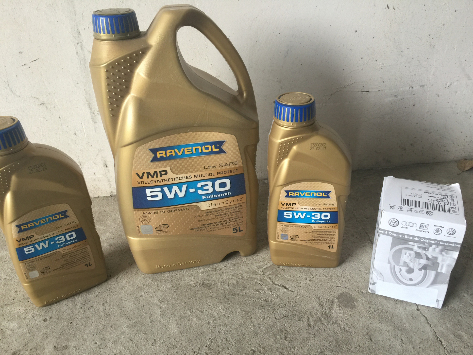 Моторное масло для дизеля фольксваген. Ravenol 5w30. Масло Ravenol 5w30. Моторное масло Равенол 5w30. Моторное масло Ravenol FDS 5w-30.