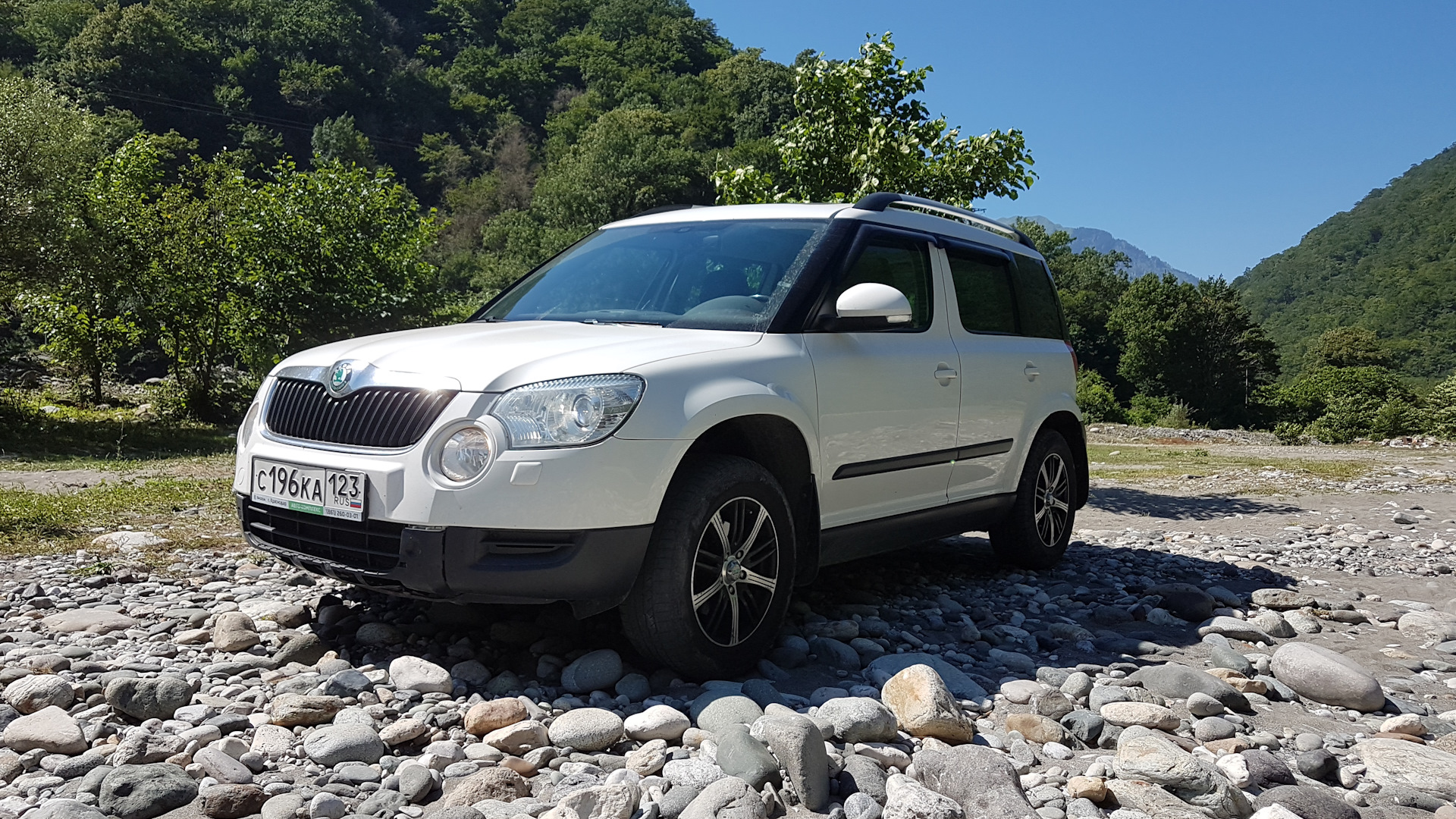 Level на Skoda Yeti. Заставки на рабочий стол машина Шкода Йети на природе. Шкода етти 2012 где какие фары.