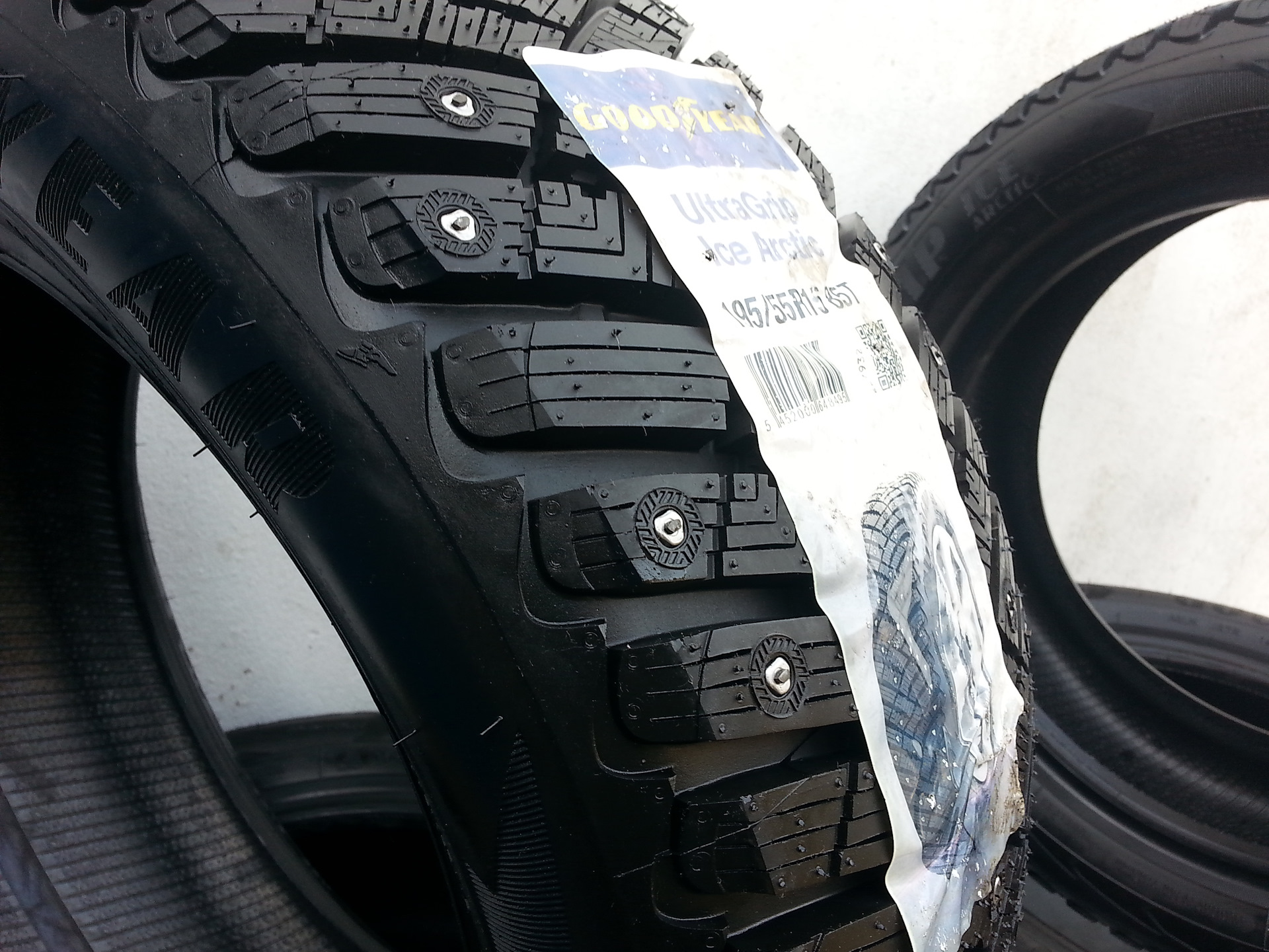 Grip ice arctic. Goodyear ULTRAGRIP Ice Arctic. Шина Goodyear ULTRAGRIP Ice Arctic (старше 3-х лет) 235/50r17 100t. Резина всесезонная Goodyear r15 Ice Grip. Высота протектора Goodyear ULTRAGRIP Ice Arctic.