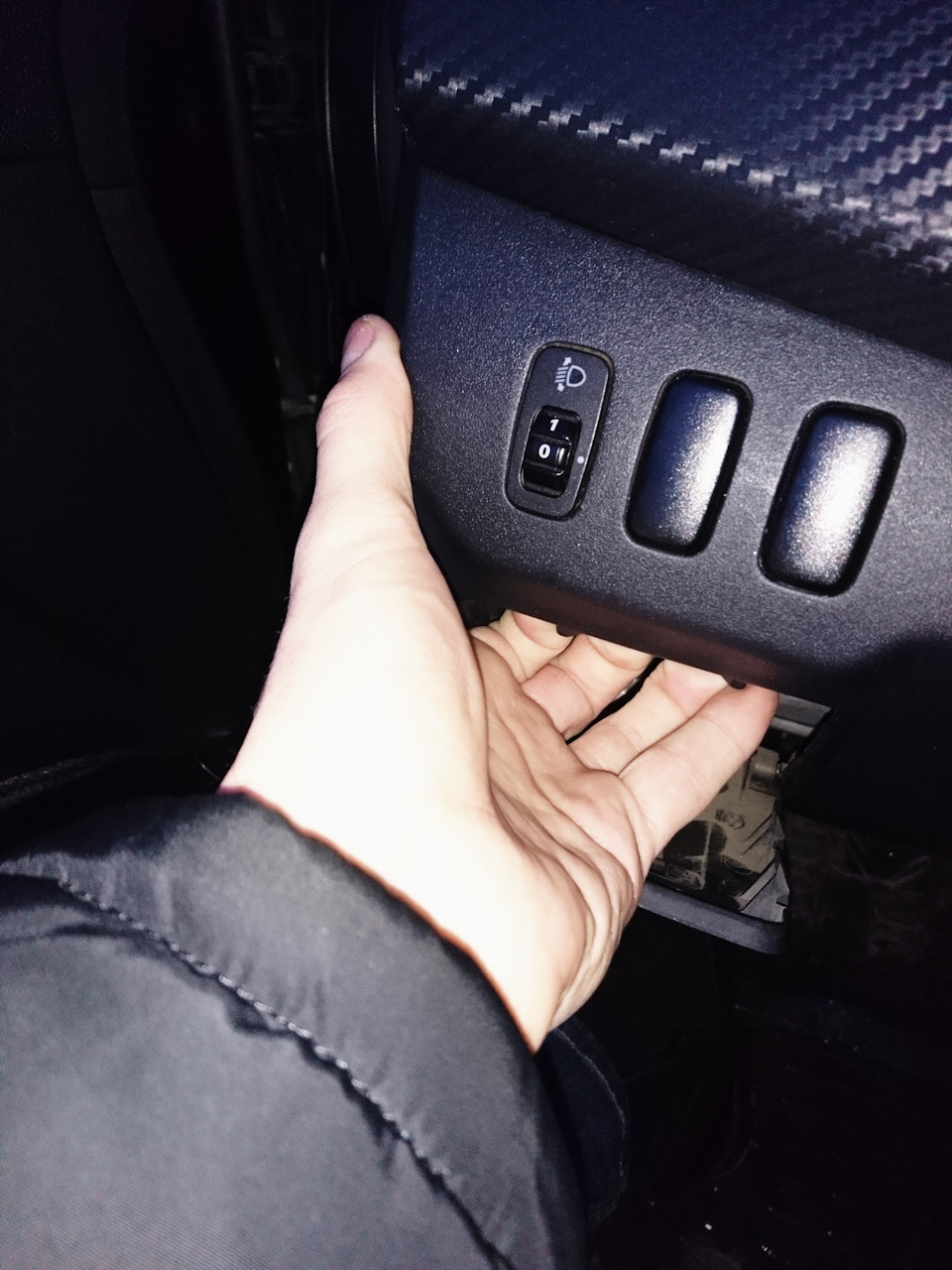 Замена лампочки корректора фар — Mitsubishi Lancer X, 1,8 л, 2008 года ...