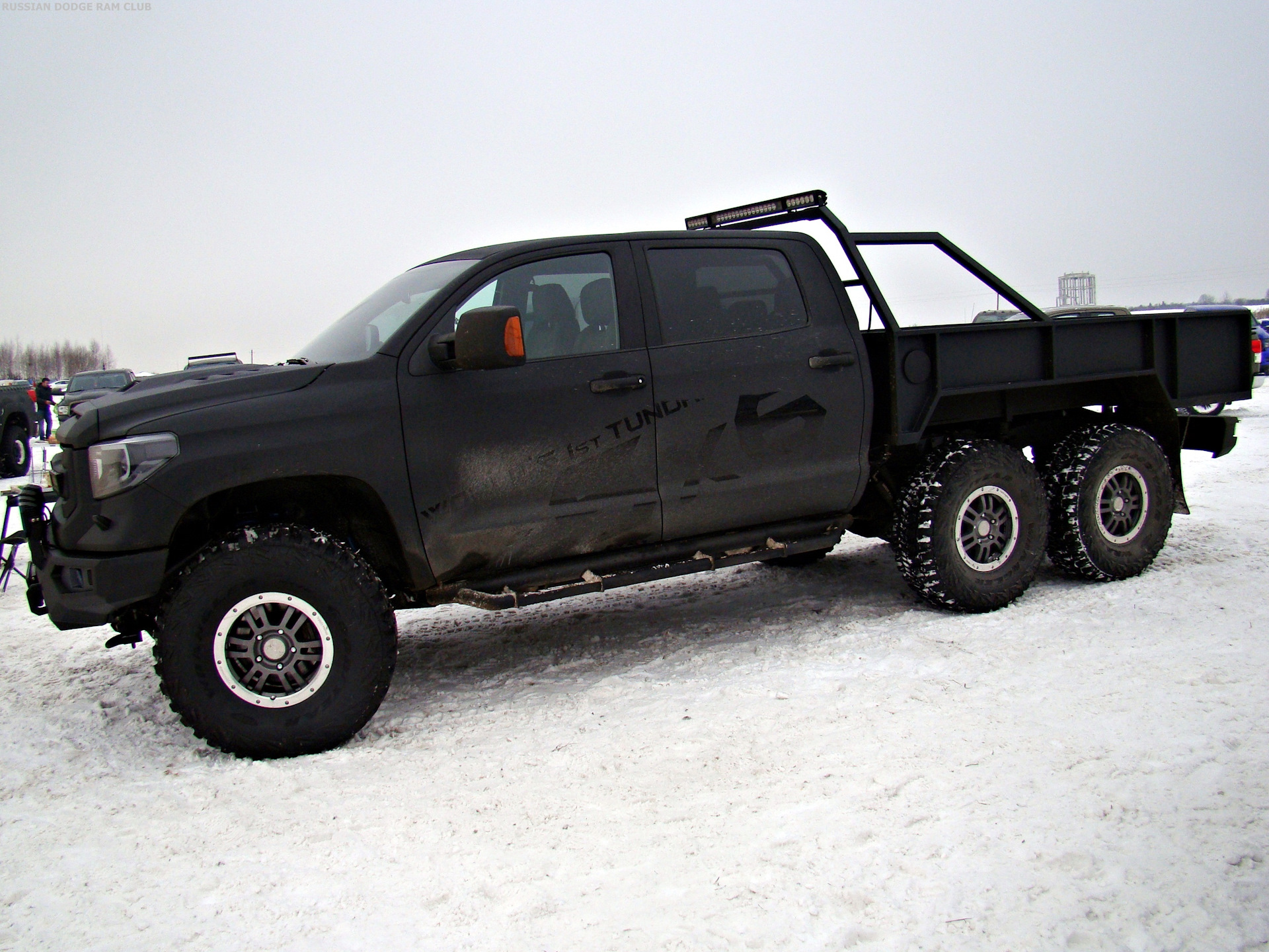 Тойота тундра рам. Dodge Ram и Toyota Tundra. Додж рам 3500 и Тойота тундра. Dodge Tundra. Додж рам 2500 или Тойота тундра.