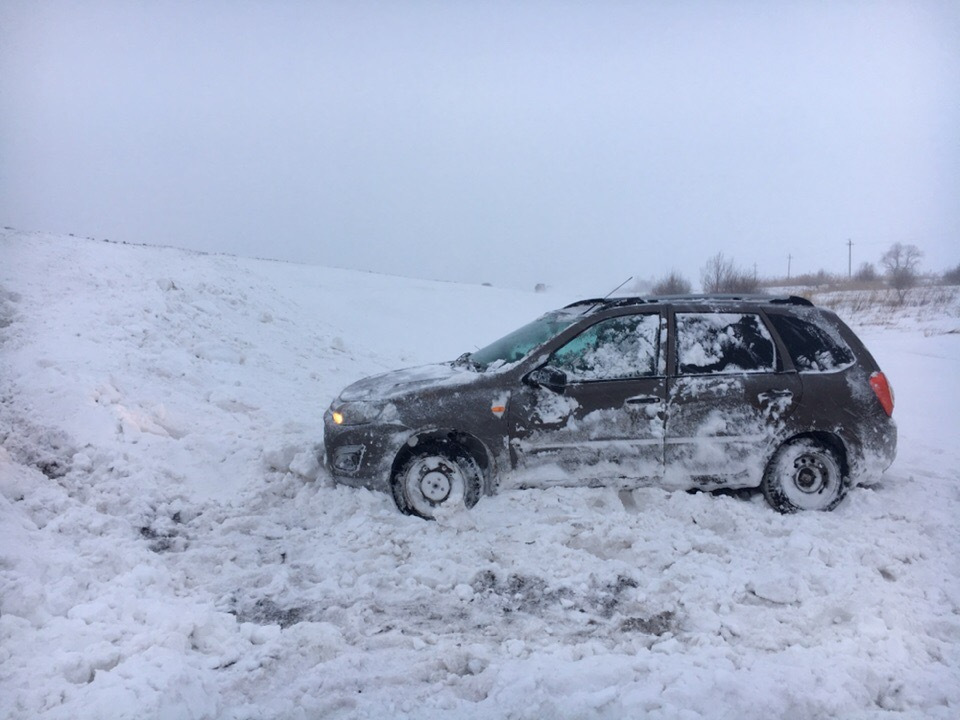 Лада Калина в снегу