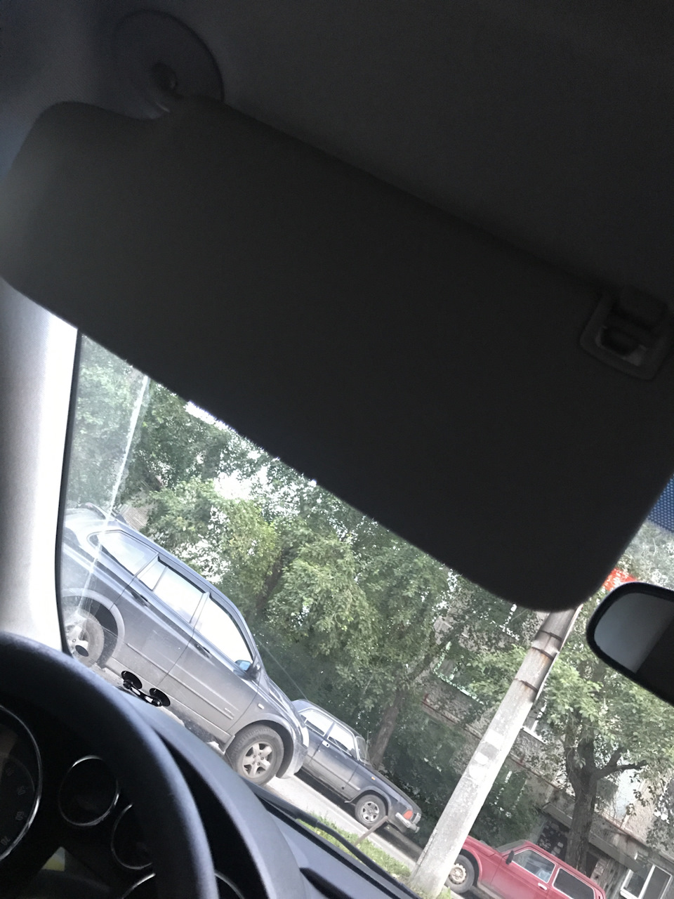 Солнцезащитный козырек — Opel Astra J, 1,6 л, 2010 года | запчасти | DRIVE2