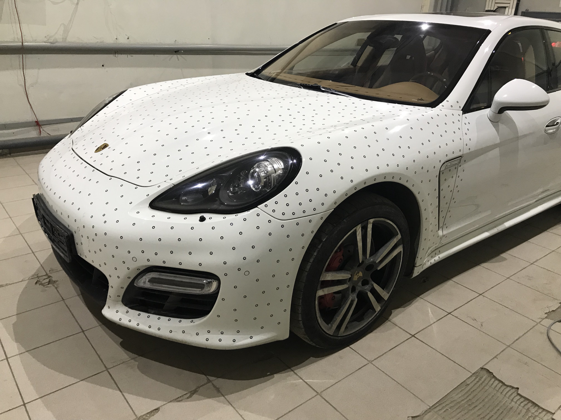 Porsche Panamera розовый