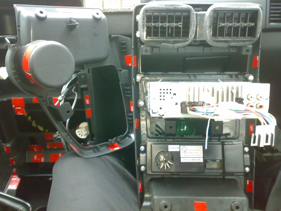 Проклеивание передней панели("бороды") — Lada Приора седан, 1,6 л, 2013 ...