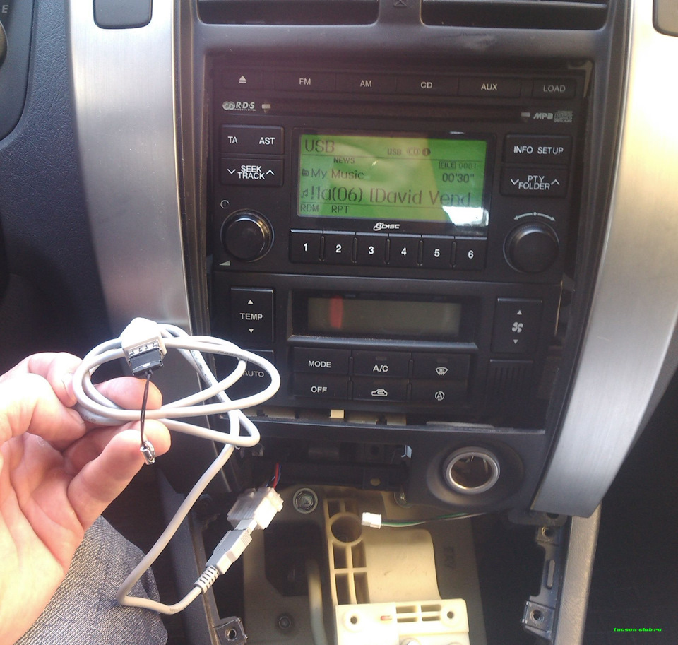 Самостоятельный вывод USB Tucson 2006-2009 (подключение флэшки) — Hyundai  Tucson (JM), 2 л, 2009 года | автозвук | DRIVE2