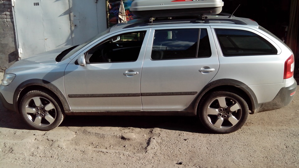 начал облезать передний бампер — Skoda Octavia Scout A5 Mk2, 1,8 л ...