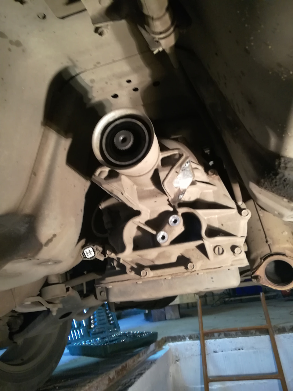Дифференциал subaru tz1b4zkdab. Хвостовик для коробки tg5. Субару замена хвостовика. Субару замена хвостовика. Замена подшипника в хвостовике субару.
