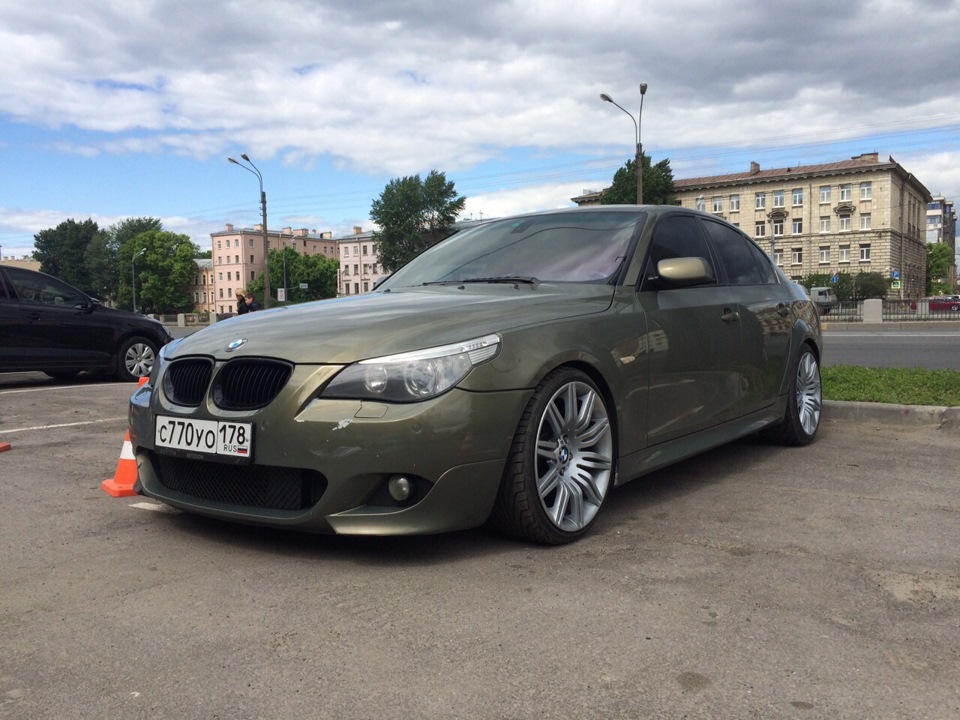 BMW e60 зелёный матовый