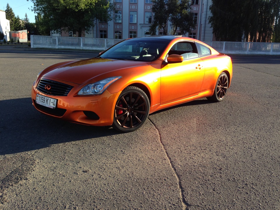 Orange 37. Желтый Инфинити g37 Coupe. Инфинити fx35 оранжевый. Infiniti g37 в пленке. Infiniti g37 Coupe золото.