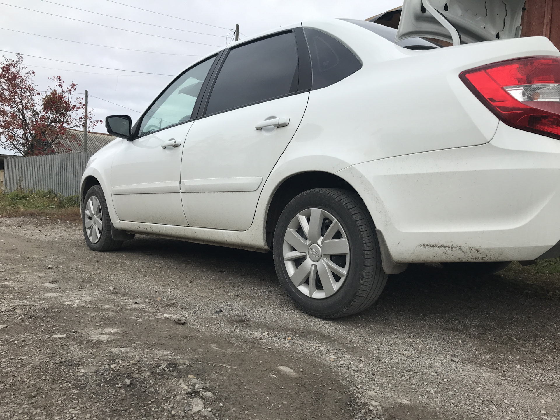 колеса р15 185/65 — Lada Гранта (2-е поколение), 1,5 л, 2019 года ...