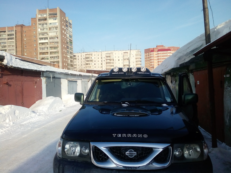 Дефлектор люка с оптикой! — Nissan Terrano II, 2,4 л, 2000 года ...