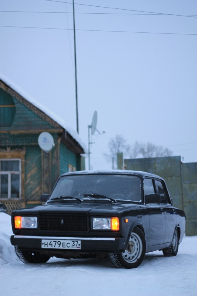 Фото у Глобуса - Lada 2107, 1,5 л, 2001 года фотография DRIVE2