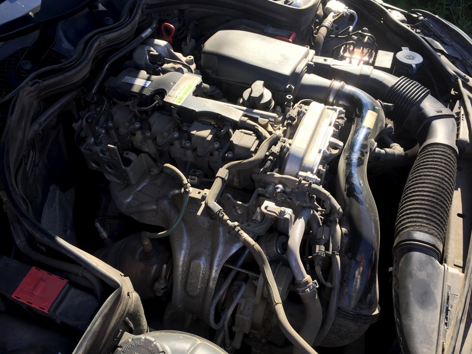 Вид под крышкой — Mercedes-Benz C-Class (W204)