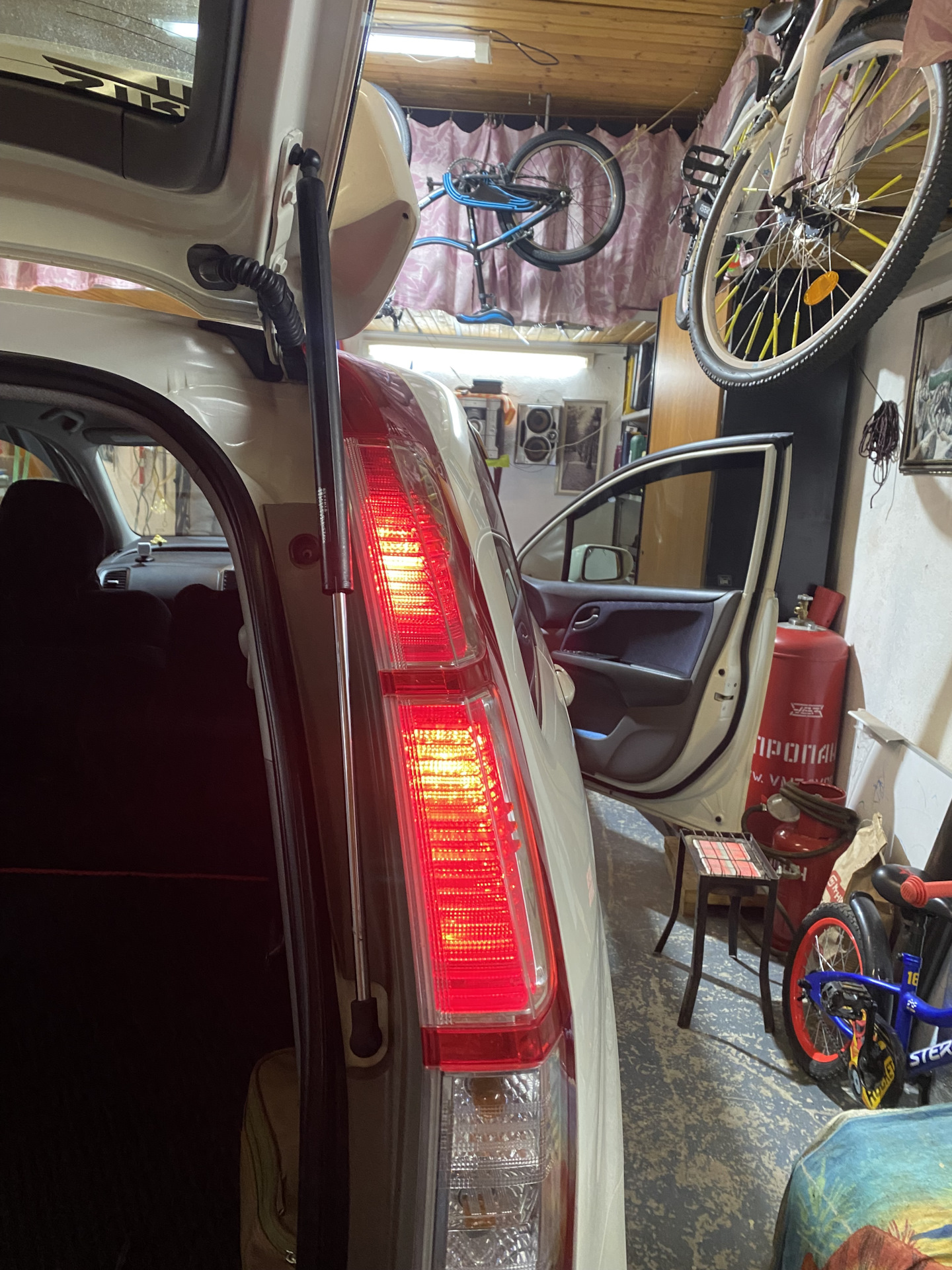 Лампочки в задние фонари — Honda Stream (RN6-9), 1,8 л, 2009 года ...