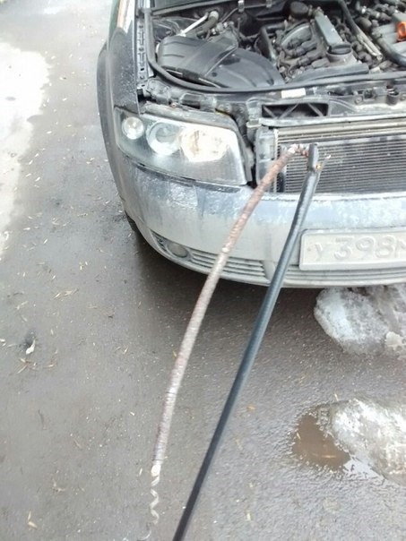 Замена тросика капота — Audi A4 (B6), 1,8 л, 2005 года | своими руками ...