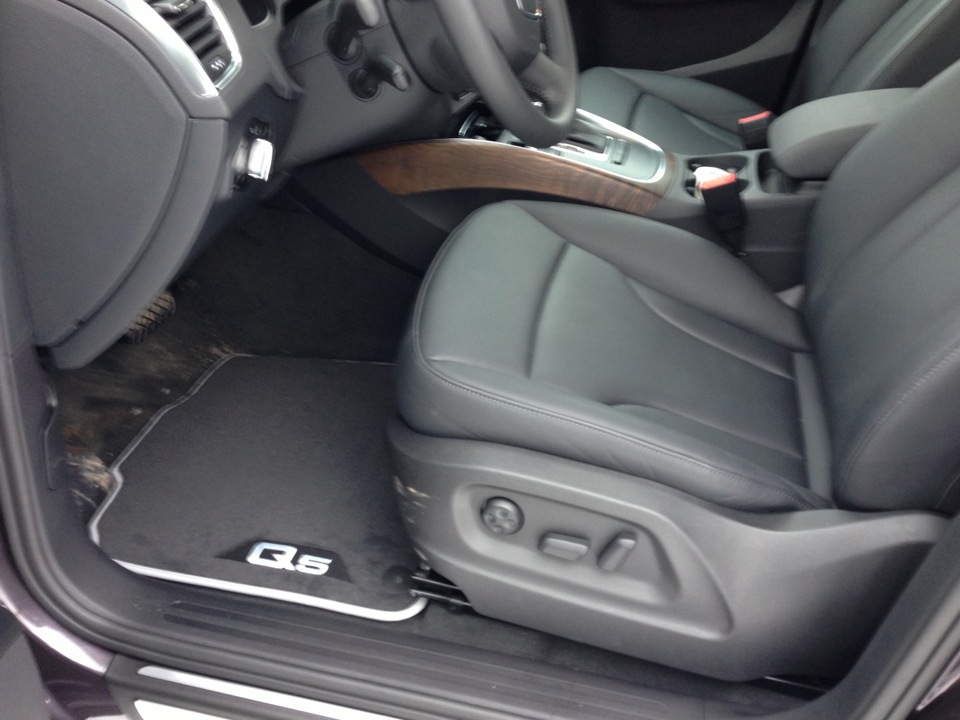 Новые коврики — Audi Q5 (1G), 2 л, 2012 года | аксессуары | DRIVE2