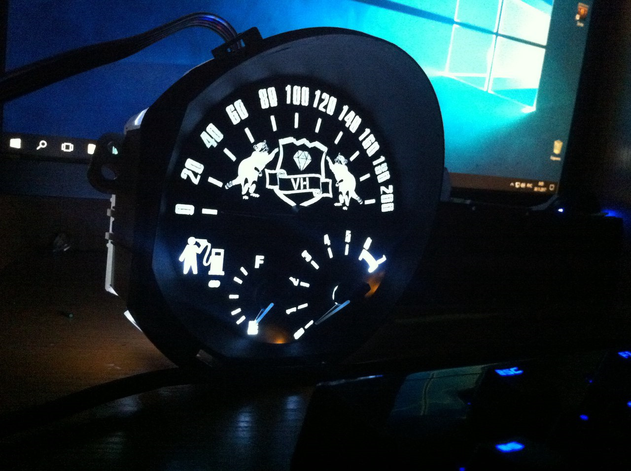 Странные приборные панели. Кастомная приборка. Кастом приборные панели. Приборная ваз 2105. Кастом приборка ваз 2107.