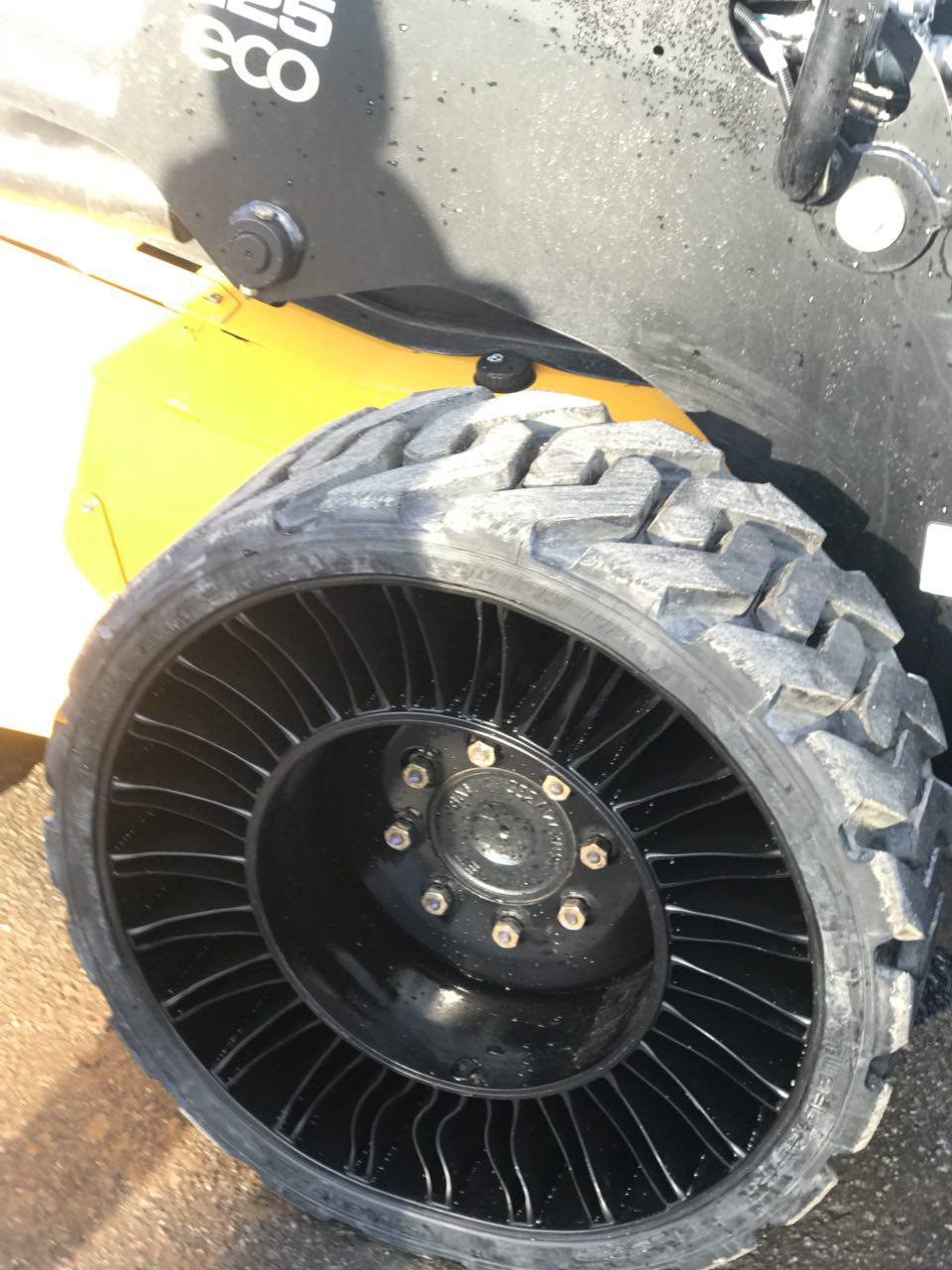 On the Russian market are new airless Tires Michelin although its a whole Wheel