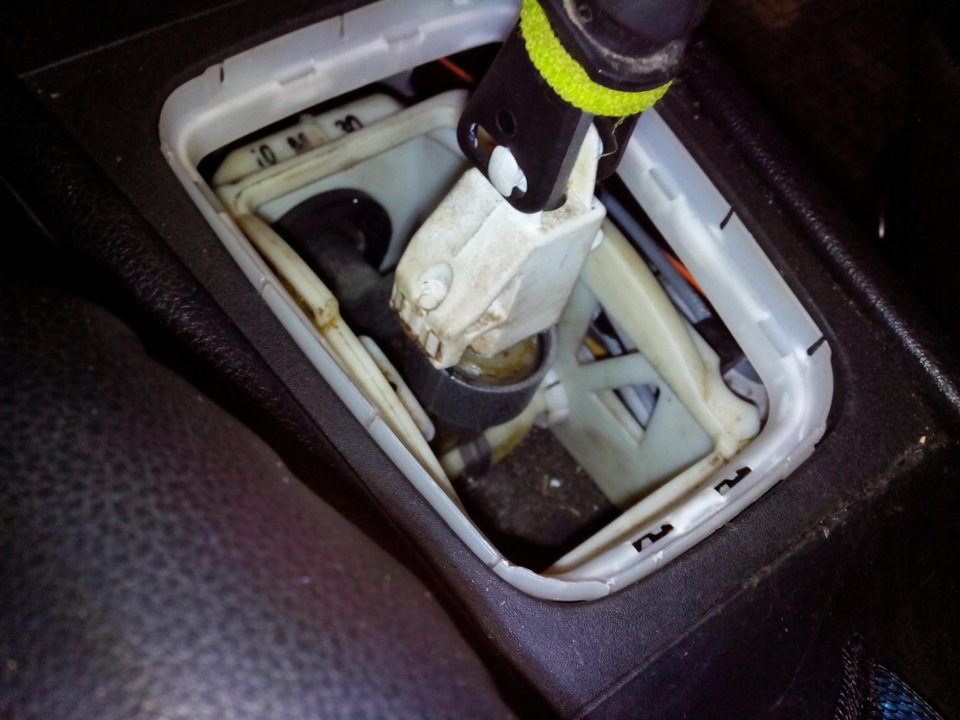 Не включаются передачи опель. Кулиса передач Opel Astra g. Opel Astra h 1.8 автомат втулка кулисы АКПП.