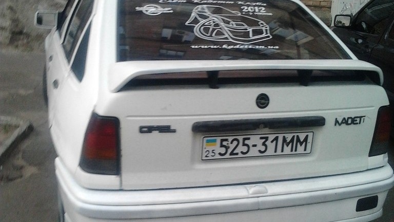 Opel Kadett GSi белый