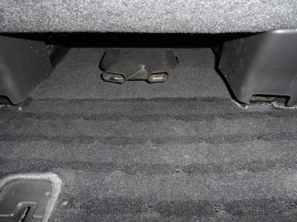 Rear on кнопка в машине nissan serena