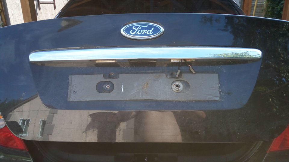 Подсветка номерного знака — Ford Focus Sedan II, 1,6 л, 2009 года ...