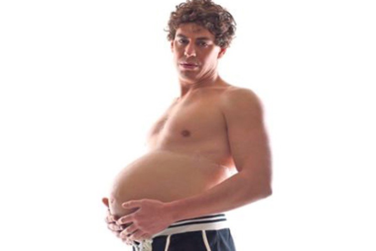 Фото беременный мальчик. Дюжев беременный. Беременные мужчины.