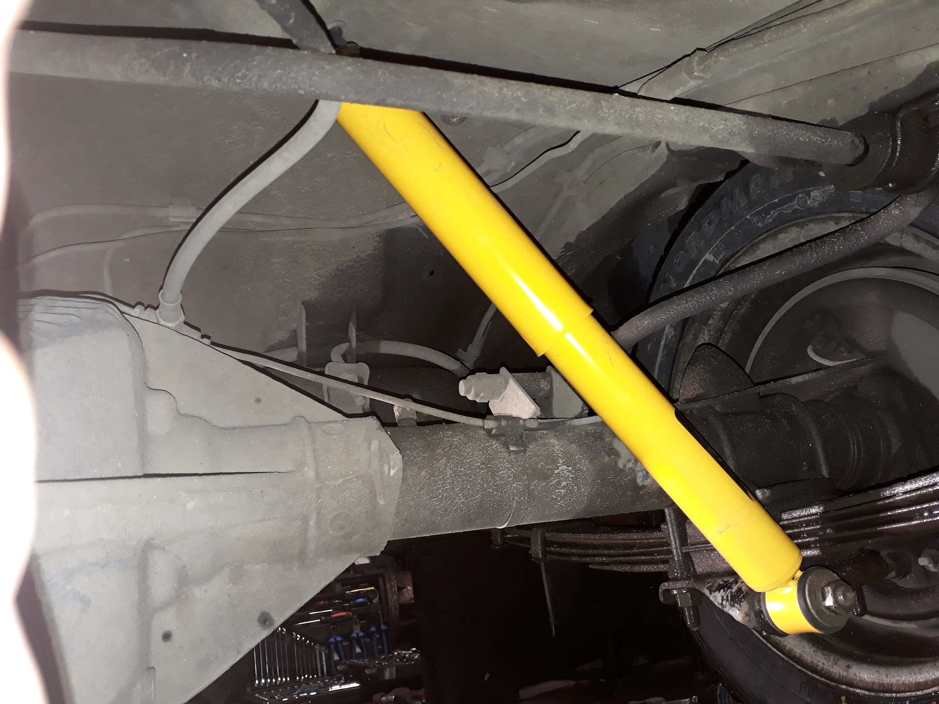 Газомаслянные амортизаторы — ГАЗ 31105, 2,3 л, 2006 года | аксессуары ...