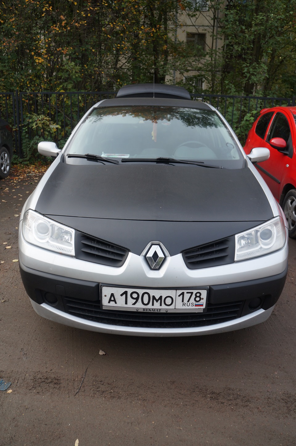 Megane & карбоновая пленка — Renault Megane II, 1,6 л, 2006 года | стайлинг  | DRIVE2