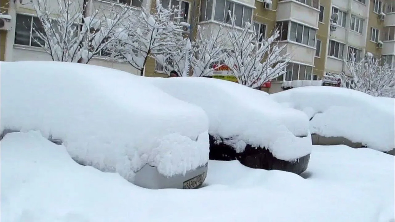 Снег в краснодаре 2021. Краснодар снегопад 2022. Зима в краснодаре. Каким будет январь в краснодаре. Краснодар в феврале фото.