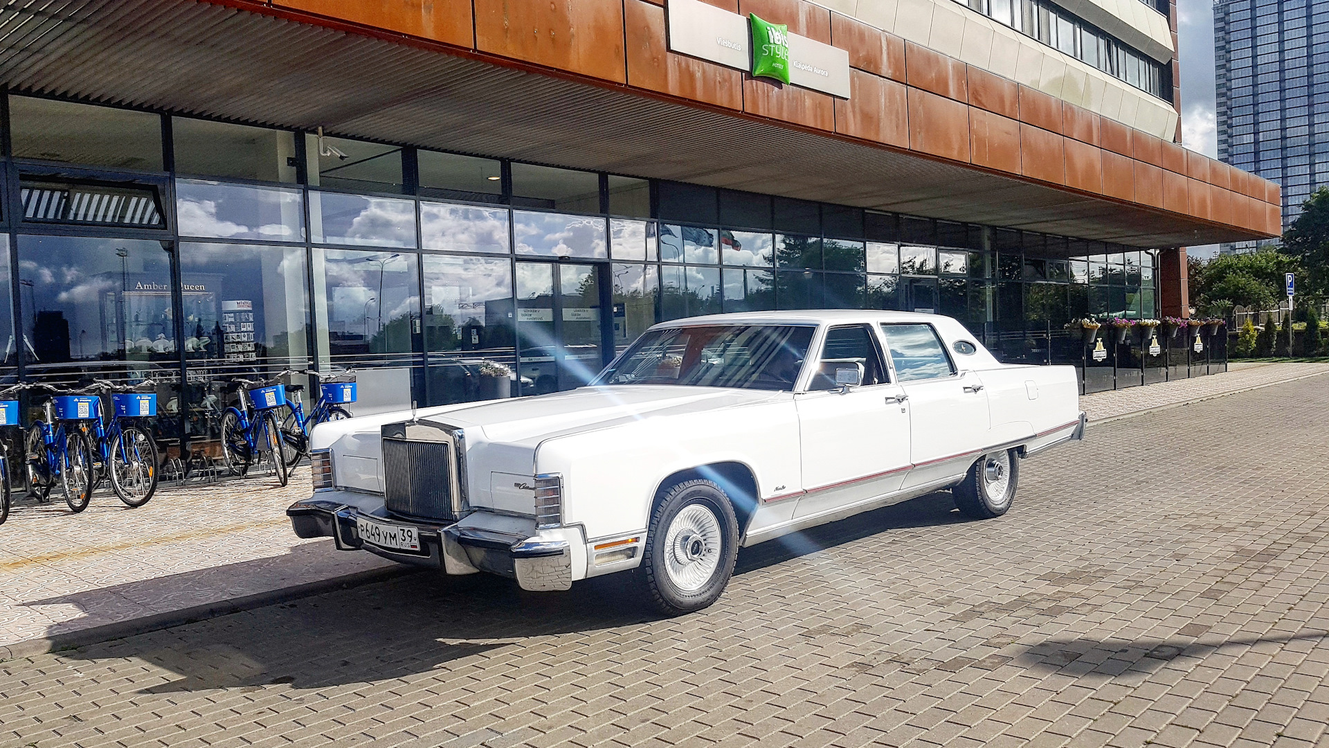 Lincoln Continental (5G) 6.6 бензиновый 1977 | 1977 на DRIVE2